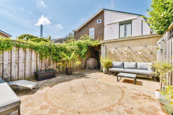 Courtyard Patio Service in Stamford